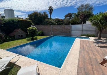 Espectacular chalet 4 amb. Parque. Piscina sobre Avenida Tejedor 1300