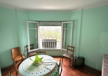 EXCELENTE 4 AMB. CON DEPENDENCIA PLAZA COLON EDIFICIO SEÑORIAL 