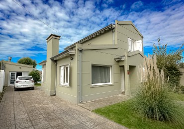 BAJO SU VALOR!! SAN GERONIMO EXCELENTE CHALET CUATRO AMBIENTES, QUINCHO, PARQUE Y PISCINA