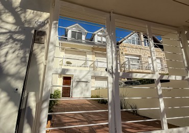 Duplex 5 amb con jardin y cochera en Villa Primera