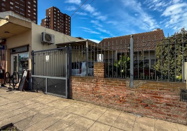 Chalet 3 amb con jardin, depto 2 amb y local a la calle Villa Primera