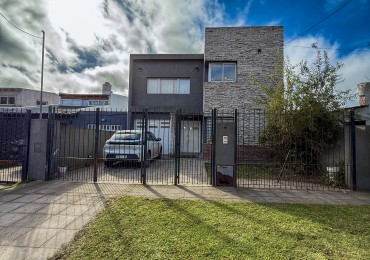 Chalet 4 amb moderno con garage y parque con piscina en Los Pinares