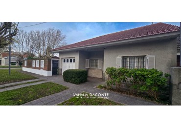 BAJO SU VALOR! Chalet 3 amb con jardin y garage en Parque Luro