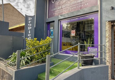 Local a la calle con departamento 2 ambientes en Los Pinares