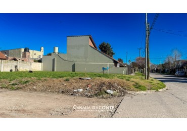 Lote de 208 m2 en hermosa esquina de barrio Los Pinares