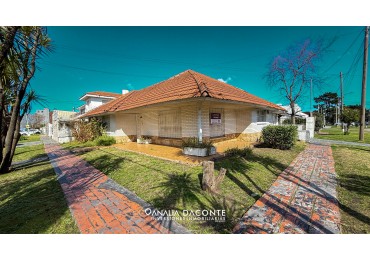 Bajo su valor!!! chalet 4 amb con garage y piscina,  en lo mejor del barrio Constitucion