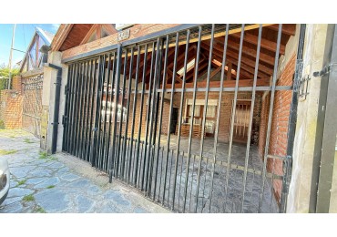 DUPLEX 4 AMBIENTES CON PARQUE Y QUINCHO EN SAN JERONIMO