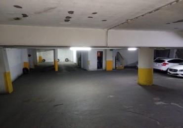 ESPACIO DE COCHERA CENTRICA, ABIERTO LAS 24 HS CON SEGURIDAD Y VALET PARKING