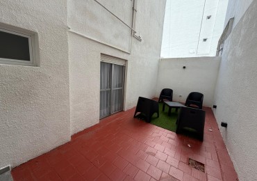 HERMOSO DEPTO 3 AMB CON DEPENDENCIA, RECICLADO A LA CALLE! 