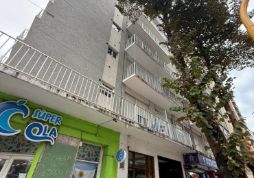 Excelente ambiente lateral. Plaza Colon!