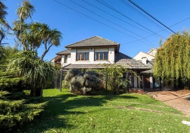 Gran chalet 5 amb en equina.  Constitucion